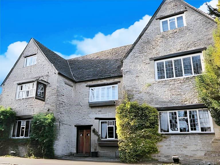 Bear and Ragged Staff