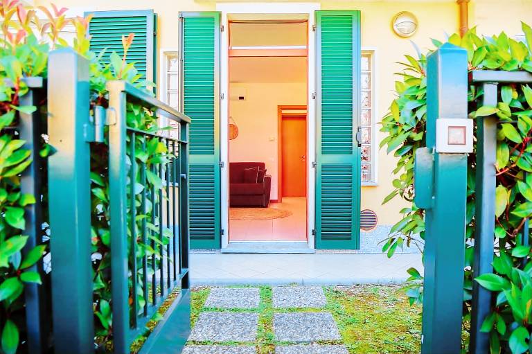 Holiday apartment with pool & yard | Garden view — photo 4