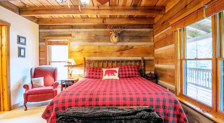 Vacation home with jacuzzi — photo 2