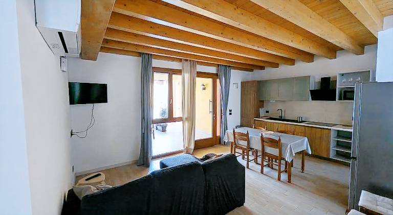 Serviced apartment with grill, pool & yard — photo 4