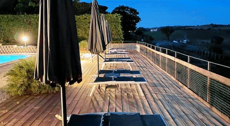 Farm with terrace, yard & pool | Pets allowed — photo 3