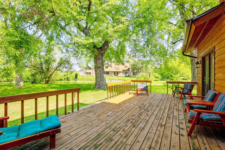 Lake Winnebago Family Retreat: Dock & Deck! — photo 2