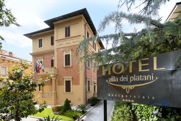 UNA HOTELS Villa dei Platani Foligno in Foligno