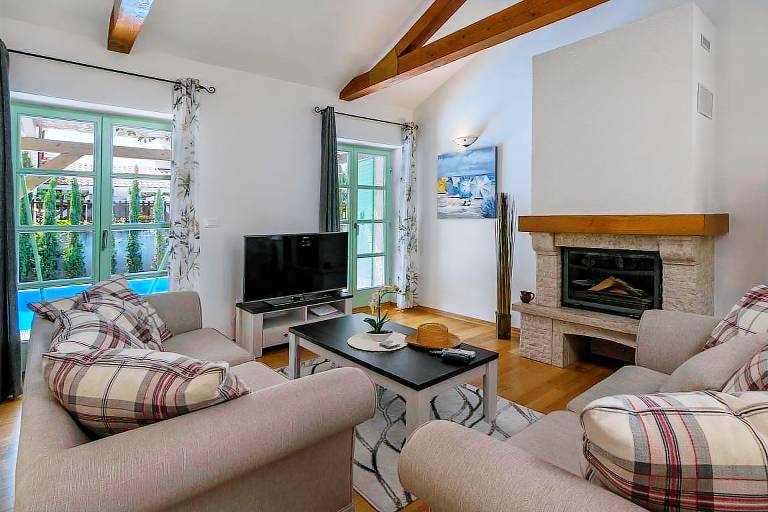 Fully equipped villa with garden, private pool & patio | Pets allowed — photo 4