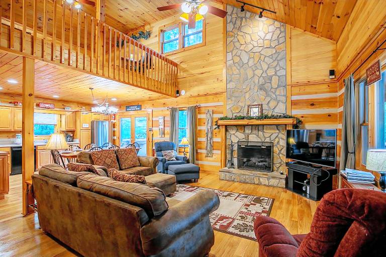 A Family Tradition Beautiful Boone cabin with hot tub home theater system and game room — photo 4
