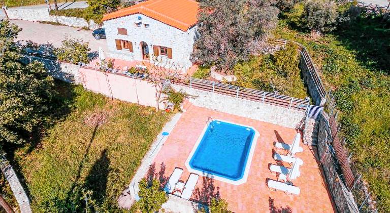 Fully equipped house with private pool, BBQ & yard | Suitable for remote work | Dogs allowed — photo 4
