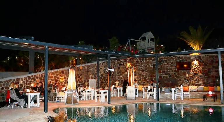 Serviced apartment with yard, barbeque & patio | Pet-friendly — photo 5