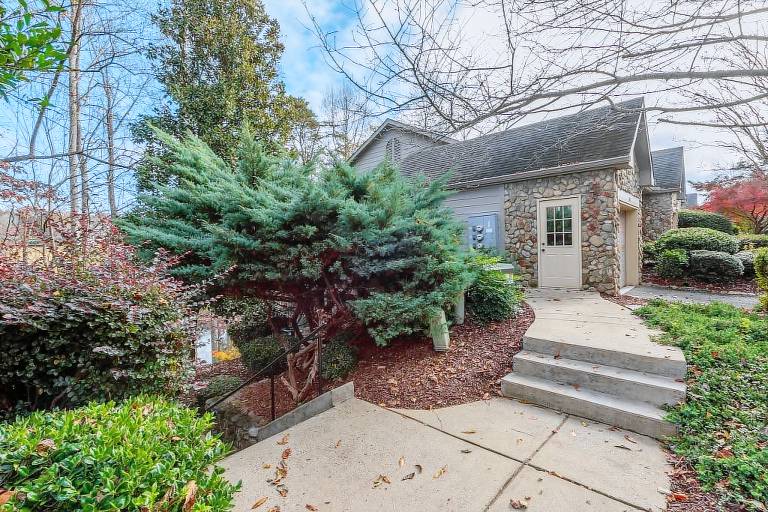 Fully equipped vacation home with hot tub & heated pool | Pet-friendly in Lake Lure, NC