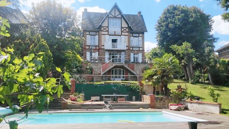 Bed and breakfast  Poissy