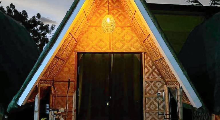 Chalet with yard & patio in Moalboal