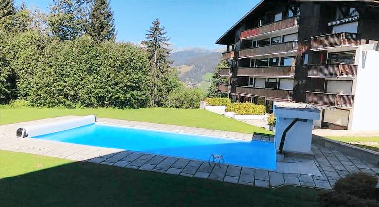 Apartment with pool — photo 3