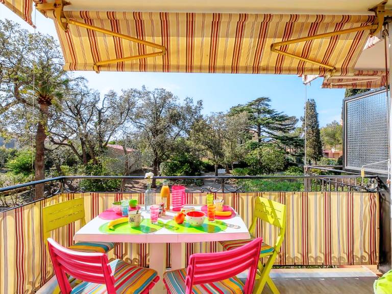 Apartment with garden in Fréjus