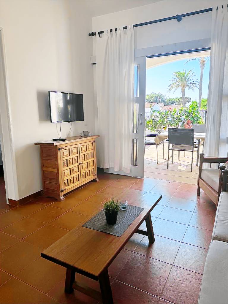 Rental apartment with patio & pool — photo 4