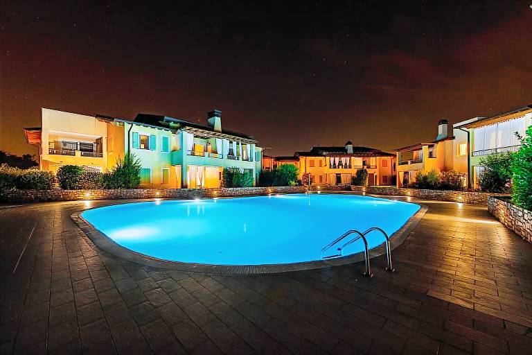 Holiday apartment with patio, pool & garden — photo 4