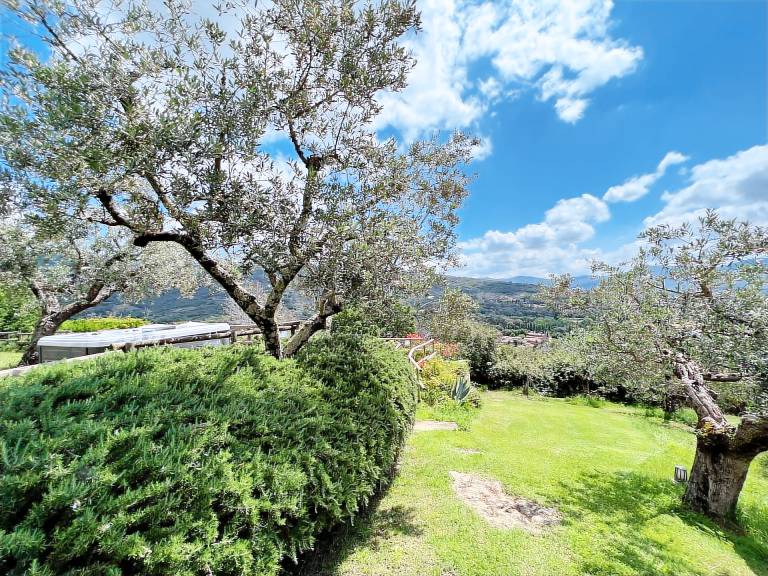 Family-friendly villa with grill, garden & jacuzzi | Mountain view | Pets are welcome — photo 5