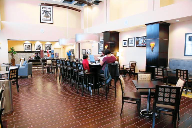 Hampton Inn & Suites by Hilton Carlsbad — photo 4