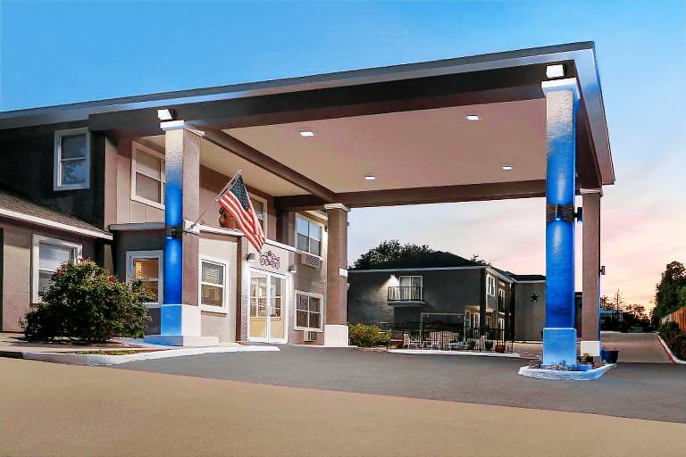 Days Inn by Wyndham Suites Fredericksburg — photo 2
