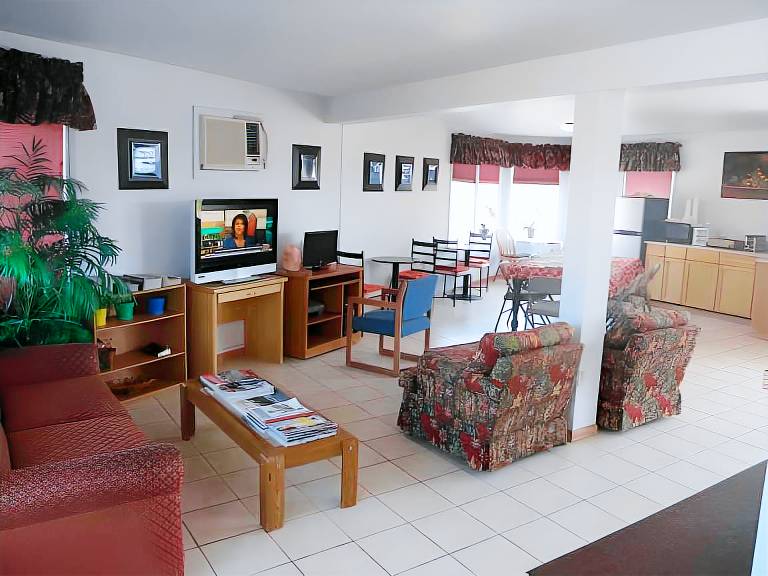 Motel oasis — photo 3