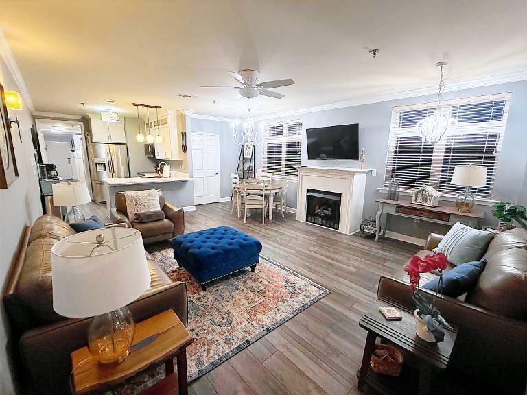 Condo Huddleston