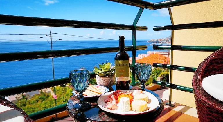 Villa with yard, BBQ & patio | Close to Fort of São Tiago — photo 4
