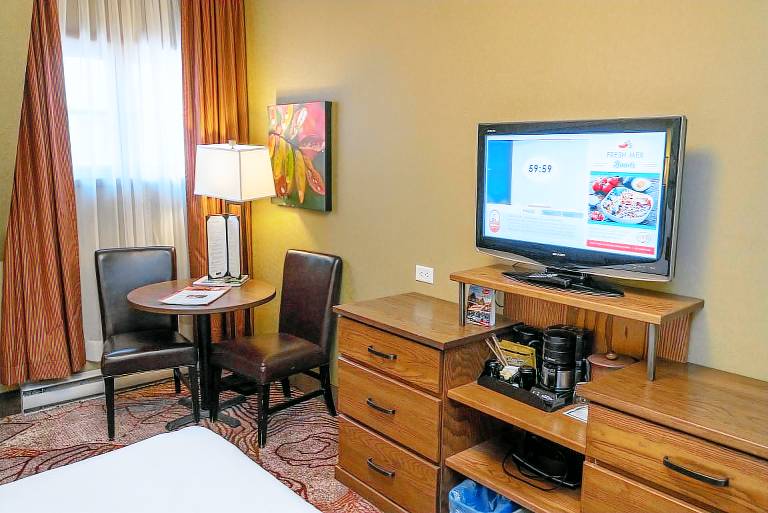 Standard King Room — photo 2