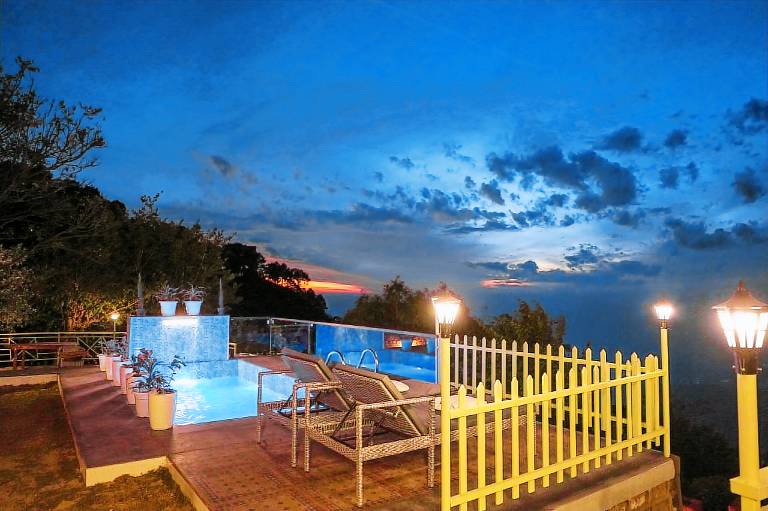 Kasauli Cabin - Villa with Pool and Live Barbeque in Solan
