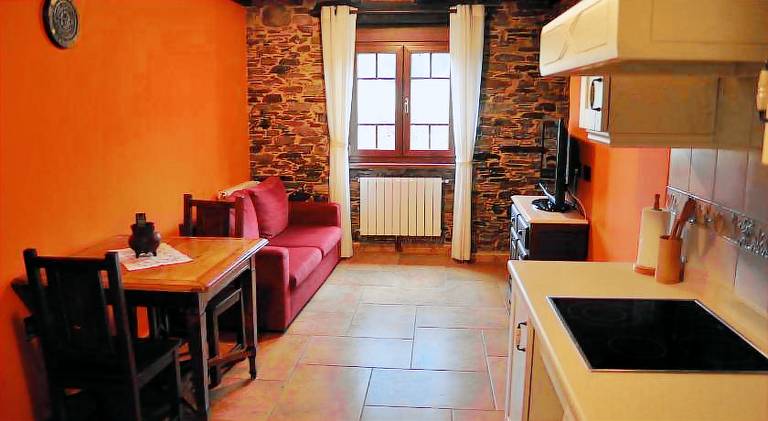 Spacious rental apartment with grill & garden | Pet-friendly — photo 5