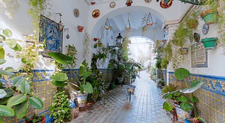 Triana Central Oasis Courtyard — photo 4