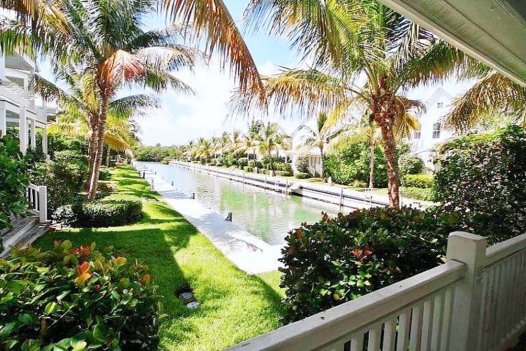Tropical Retreat at Coral Lagoon Waterfront Villa w Pool! — photo 2