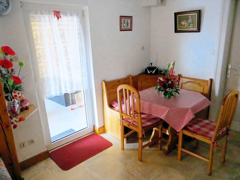 House with barbeque & garden | Garden view — photo 5