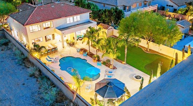 Vacation home with pool & jacuzzi in Peoria, AZ