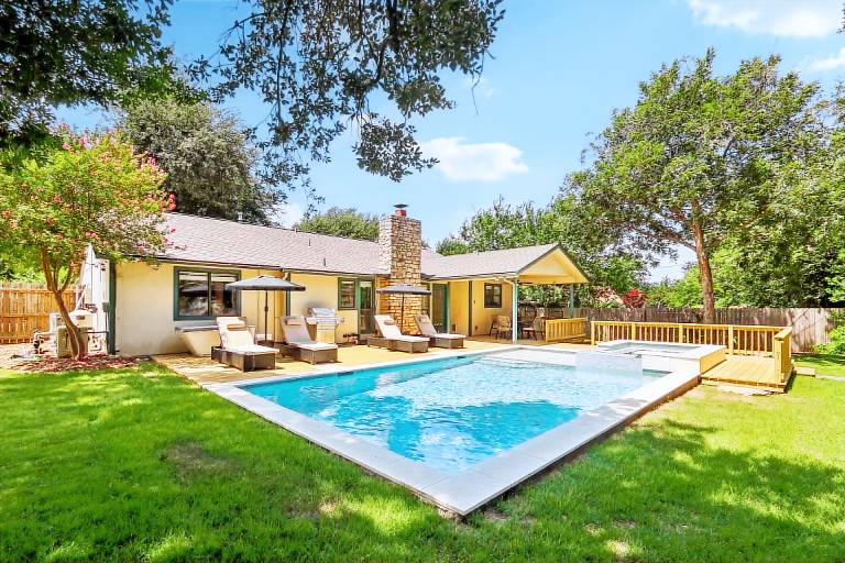 House with grill, private pool & jacuzzi in Round Rock, TX
