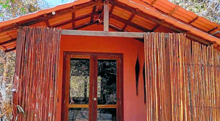 Lodge with garden & jacuzzi in Paraiso