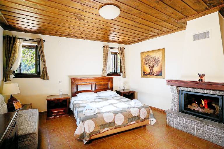Holiday apartment with patio, yard & fast internet | Mountain view in Karpenisi