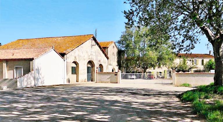 Apartment with 2 rooms for 4 persons in Arles