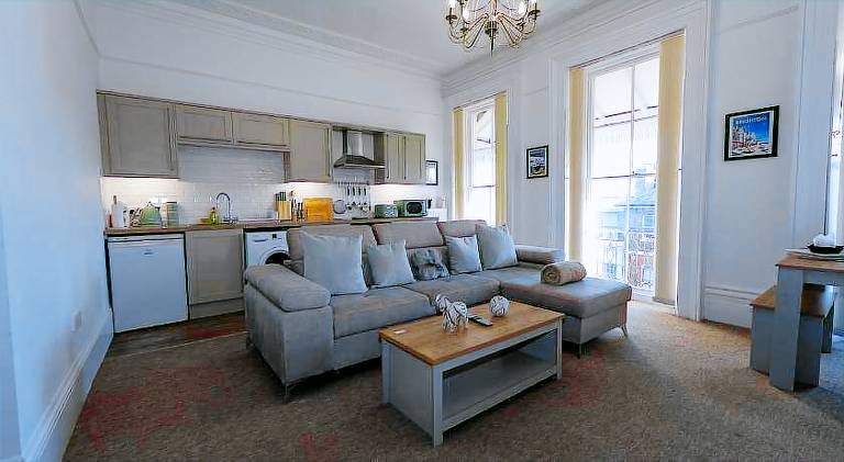 Holiday apartment | Next to British Airways i360 | Pets allowed — photo 2