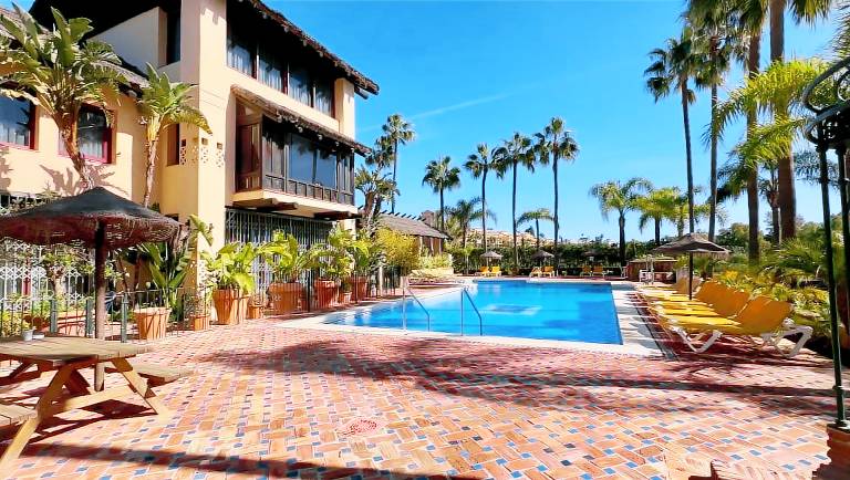 Fully equipped nice house with private pool, yard & patio | Good for workation | Pets allowed — photo 3