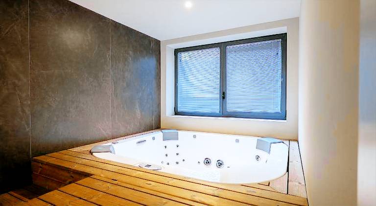 Holiday apartment with hot tub & pool | Dogs allowed — photo 3