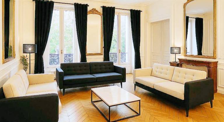 Holiday apartment | Next to Arc de Triomphe | Pet-friendly in Courbevoie