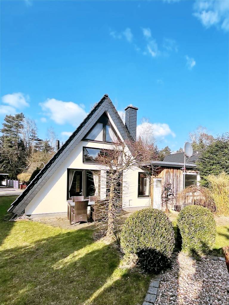 Vacation home with garden & patio | Garden view — photo 2