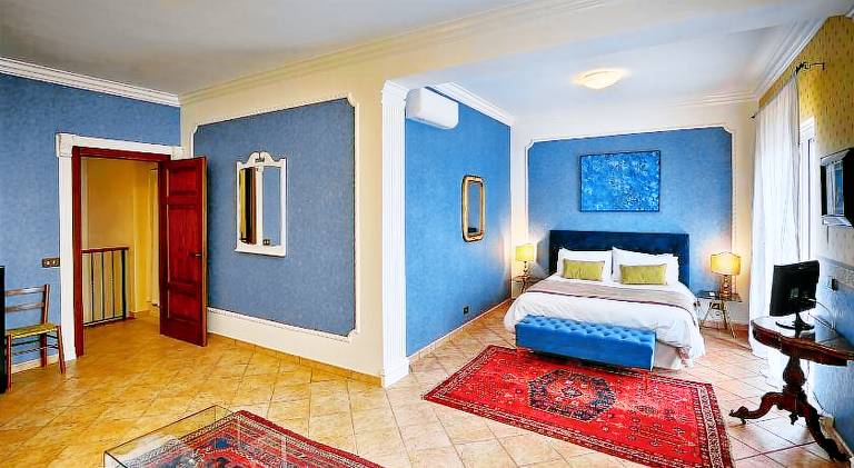 Villa with pool & jacuzzi | Pet-friendly — photo 2