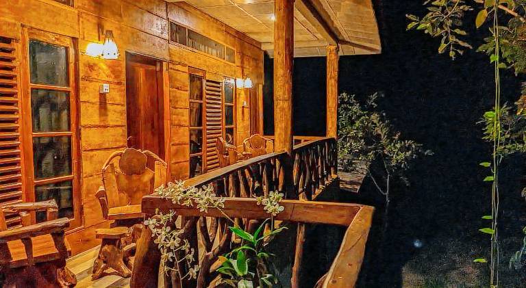 Lodge with grill, pool & patio — photo 3