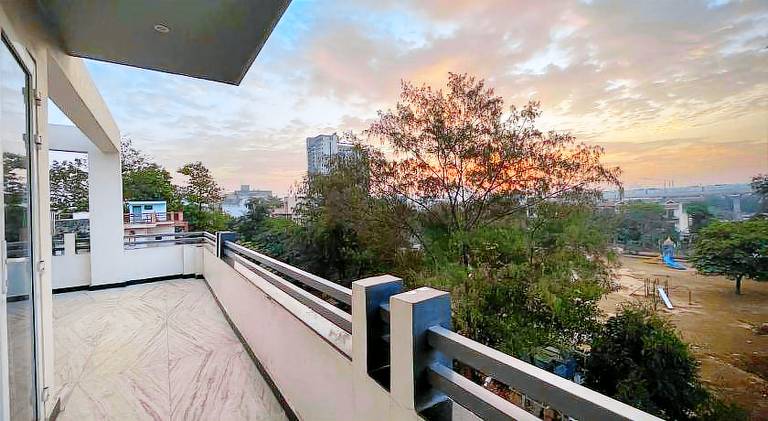 Metro Connected Homestay with Parkview — photo 3