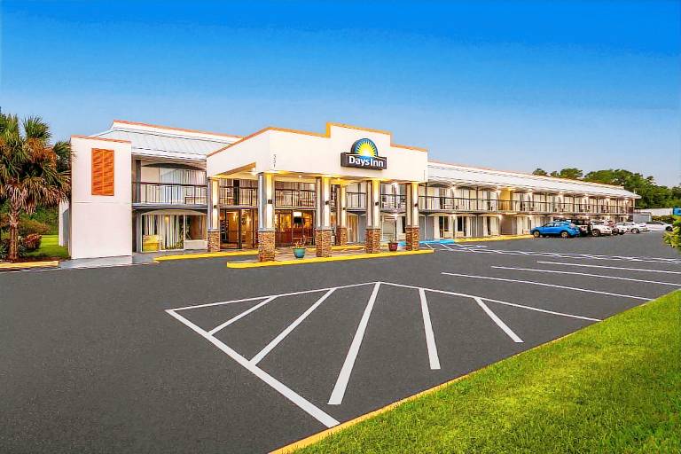 Days Inn by Wyndham Wildwood I-75 — photo 3