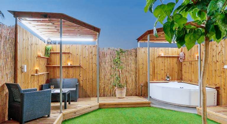 Beautiful house with patio, jacuzzi & yard | Pet-friendly — photo 5