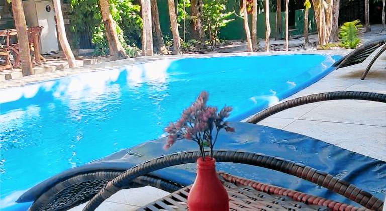 Chalet with private pool, yard & BBQ in Prado