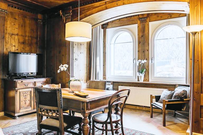 Villa Martiner Apartments Emilia with Mountain View, Terrace & Wi-Fi in Ortisei
