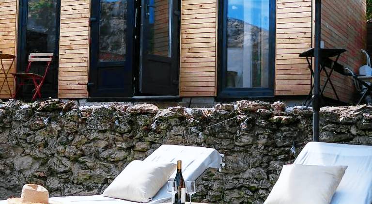 Rental apartment with hot tub, pool & garden in Marseille