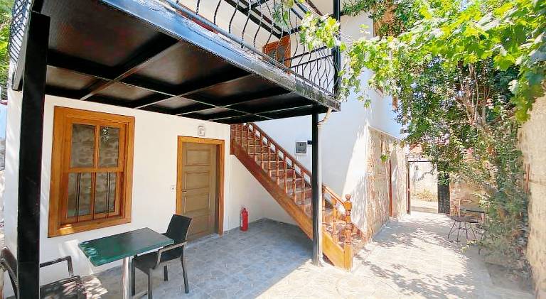 Serviced apartment with garden | Next to Hadrian's Gate — photo 3