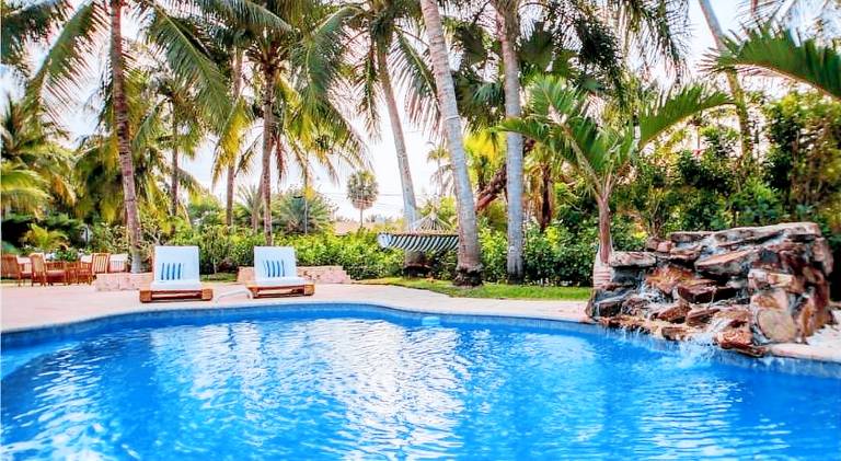 SWAYING PALM BEACH HOUSE Walk to Beach, Marina, Port, las Olas in Fort Lauderdale, FL